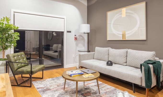 Old City Apartment | Sosuite 1BR Apt w W/d, Shared Roofdeck