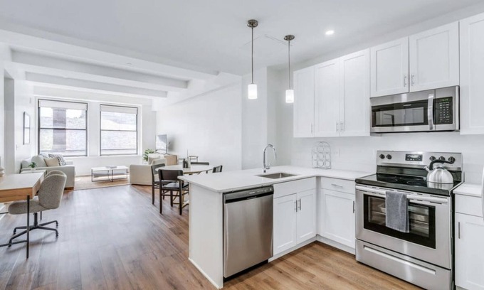 Center City East Apartment | Sosuite 2BR Apt w Park View, W/d, Gym, Lounge
