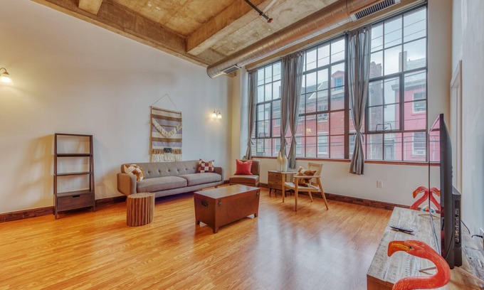 West Poplar Apartment | Sosuite 2BR Apt w W D Gym On-site Restaurant