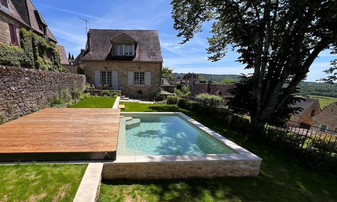 Domme House | Sous le Tilleul - Unique holiday property set IN the famous bastide of Domme