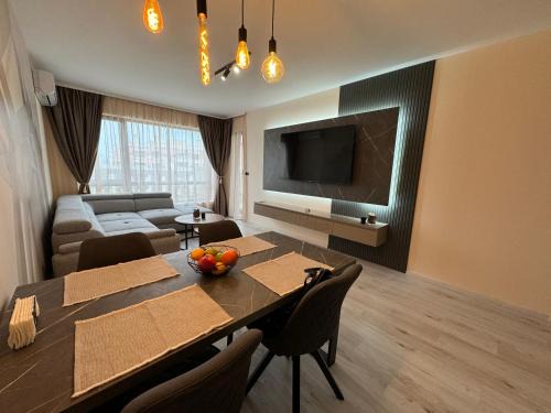Varna Apartment | South Bay Luxury Apartment