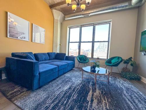 Near South Side Apartment | South Loop 2BR Getaway with Smart TVs & Optional Parking Near McCormick Place, Museum Campus & Downtown