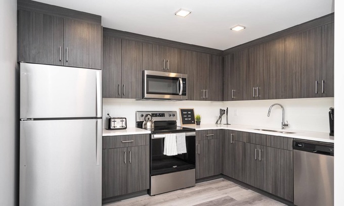Fort Gary Apartment | South Winnipeg Close to UM +Luxury 2 Bedroom+Parking (104-30 UC)