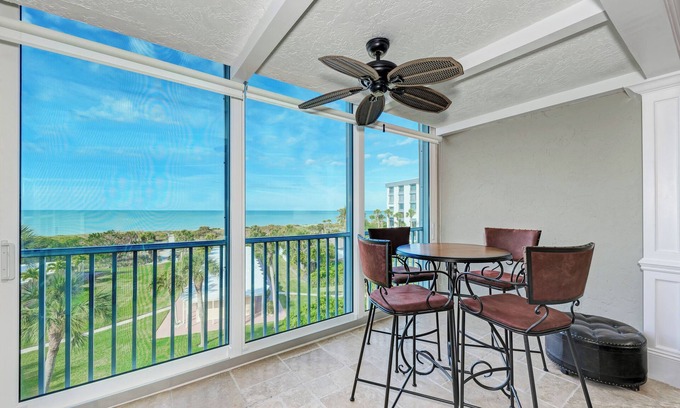 Siesta Key Condo | Southern Exposure | Beachfront Condo w/Water Views & Pool Access