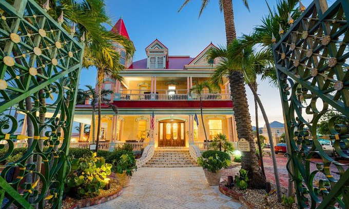 Uptown - Upper Duval Hotel | Southernmost House