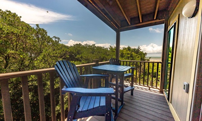 Morehead City Condo | Southwinds A7 Located in Oceanfront Complex Direct Oceanfront