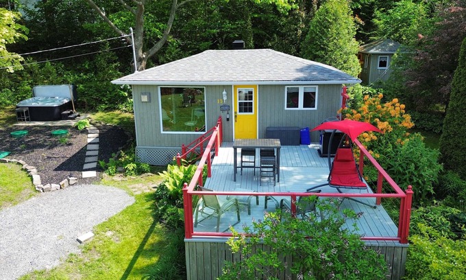 Montmagny Regional County Municipality House | Spa & River view - Le Jardin