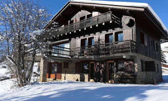 Notre-Dame-de-Bellecombe Ski Chalet | Spacious chalet 8 rooms, 14 people, near slopes, with parking