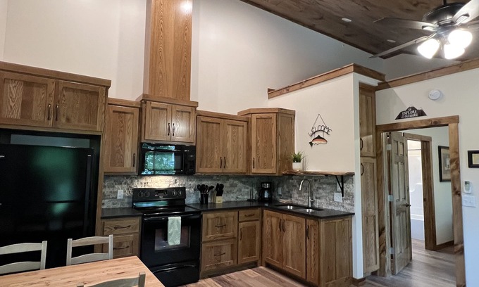 Branson Cottage | Spacious 1 bedroom Lake front property