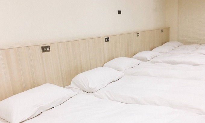 West Central District Hostel | Spacious 12 Person Room close to Railway Station