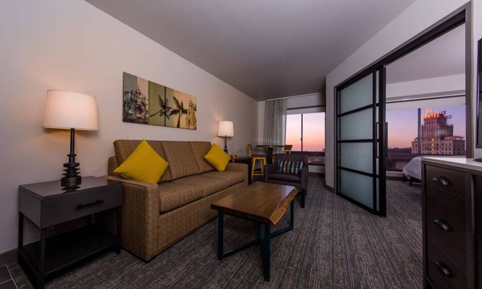 East Village Apartment | Spacious 1bdrm suite in Gaslamp Qtr, SanD; walk to conv ctr, museums
