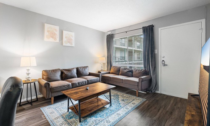 North University Apartment | Spacious 1BR in Hydepark Austin 9134