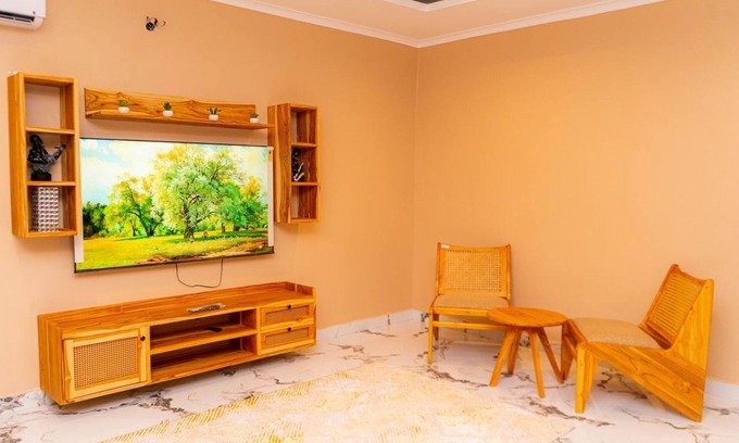 Kisutu Apartment | Spacious 2-bedroom apartment with Wi-Fi, AC in fabulous Dar es Salaam