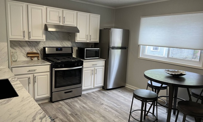 Albright Apartment | Spacious 3 bedroom Apartment, Located in the Heart of Elmwood Village