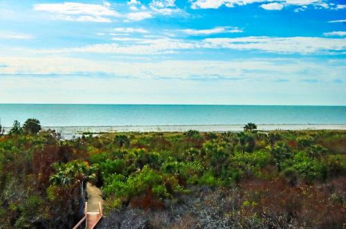 Sanibel House | Spacious 3-Bedroom Retreat with Gulf Views & Screened Porch
