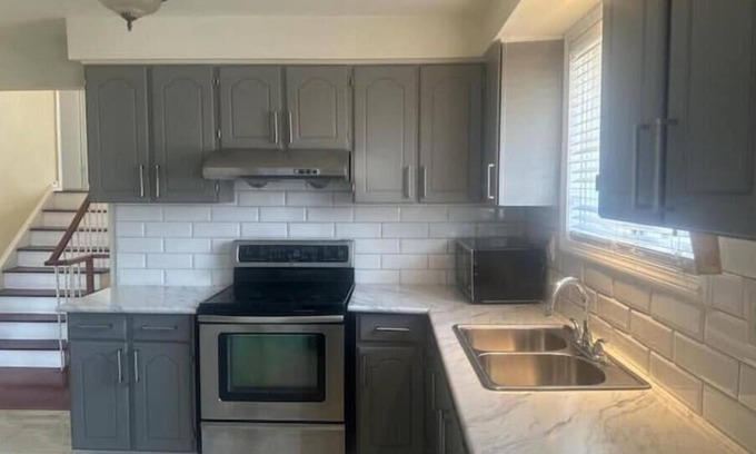 Downsview Apartment | Spacious 3 Bedroom Suite