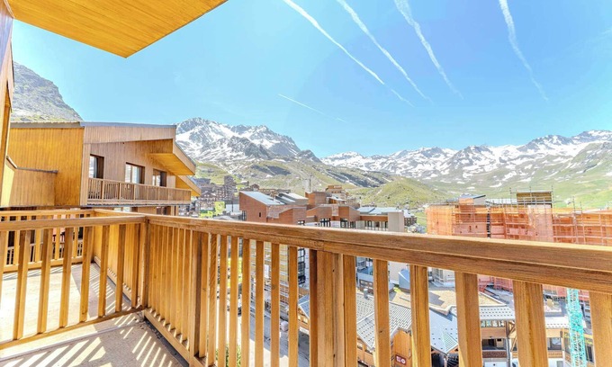 Val-Thorens Apartment | Spacious 3BR Duplex Heart of Valthorens with parking and mountain views