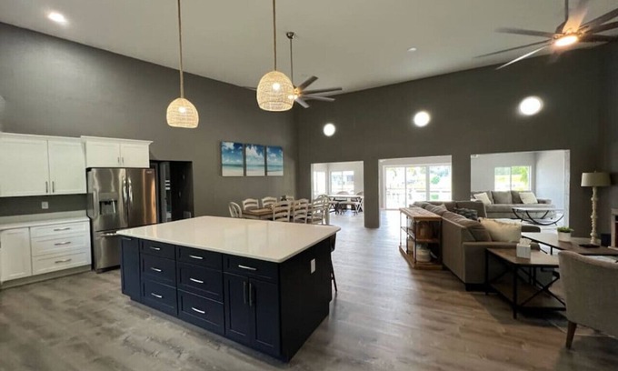 Crystal River House | Spacious 4/2- Pool & boat dock