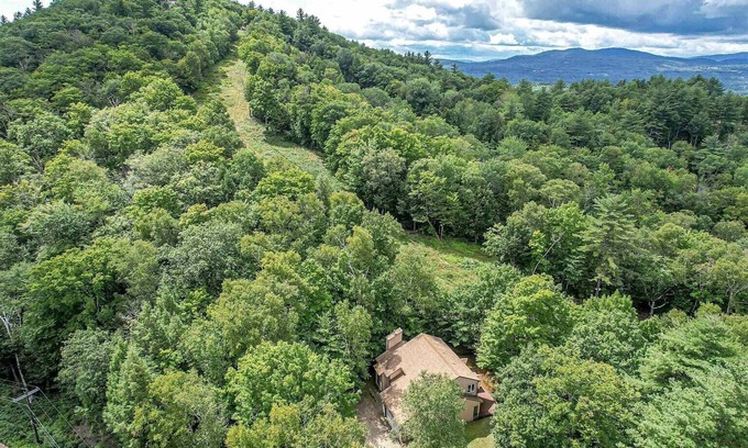 Campton House | Spacious 4-bedroom house in peaceful Campton with wifi, fireplace on a ski mtn.