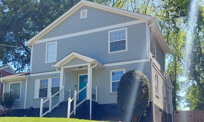Atlanta House | Spacious 4 BR/3.5 BA Vacation Rental Home in West End Atlanta