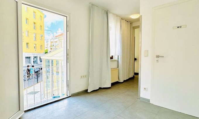 Grinzing Apartment | Spacious 4BR Apt for up to 12P; 10Min to FAC Platz