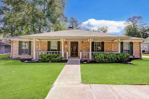 Shenandoah House | Spacious 4BR for Groups - 3 min to Woodlands Mall
