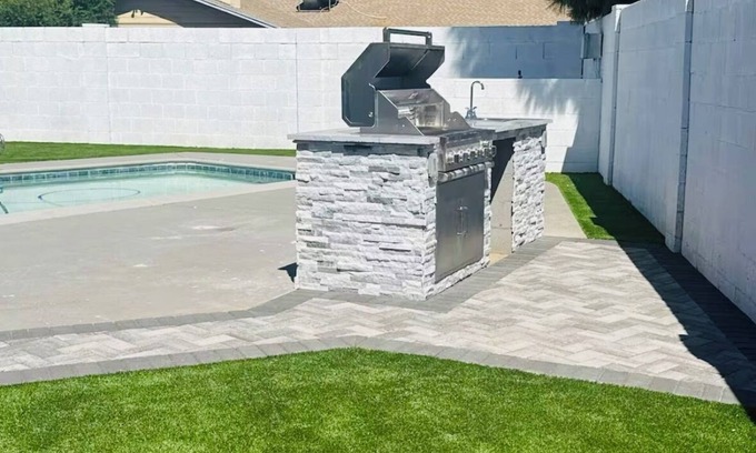 Alhambra House | Spacious 4BR Home w/Pool, BBQ & Putting Green – Near I-17