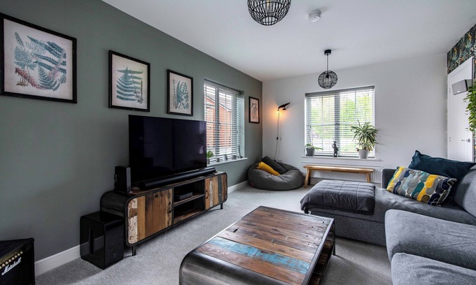 Bingham House | Spacious 5 Bed Home with Sustainable Features