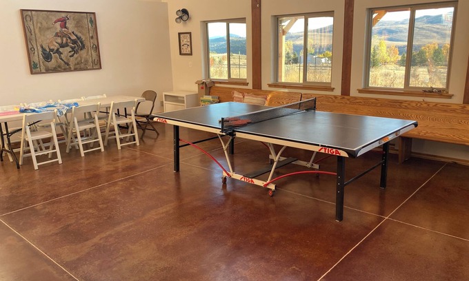 Downey Cabin | Spacious 6-bedroom, 6 bathroom lodge at Malad Summit with WiFi, AC.