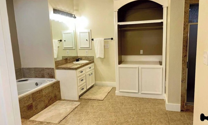 Conroe Apartment | Spacious 6-bedroom house in charming Conroe on a stocked pond