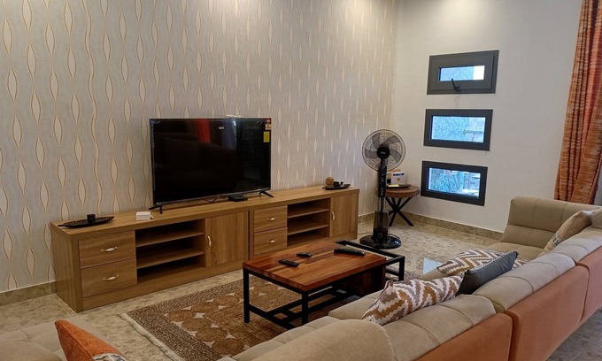 Cocody Apartment | Spacious airy and comfortable one bedroom apartment