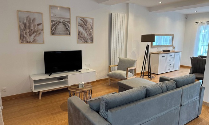 Antony House | Spacious and comfortable house