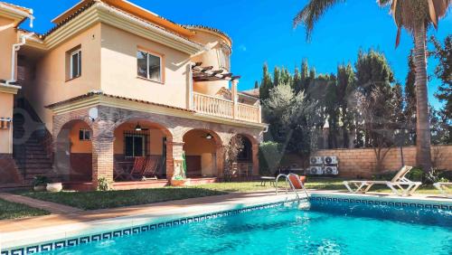 Benalmadena House | Spacious Andalusian villa with private pool REMS