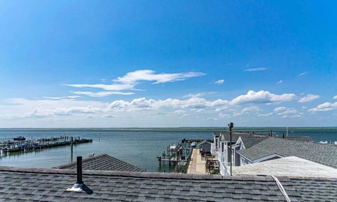 Holgate Condo | Spacious Bay Front Condo with Heated Pool Saturday Check in and Check out