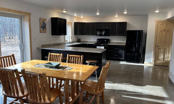 Hayward Cabin | Spacious cabin minutes from recreational trails & Round Lake