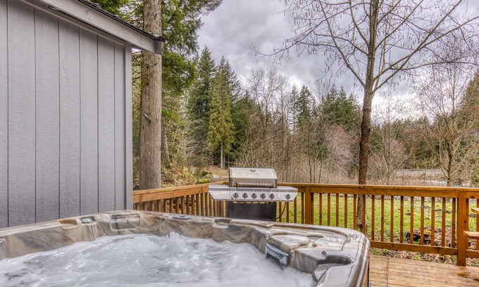 Zigzag Cabin | Spacious cabin w/ hot tub, bbq, near Zig Zag river, Riverbend #3