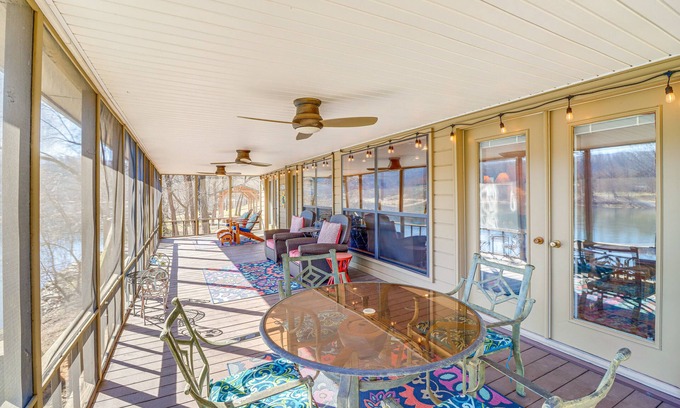 Flippin Cabin | Spacious Cabin w/Private Dock on White River!