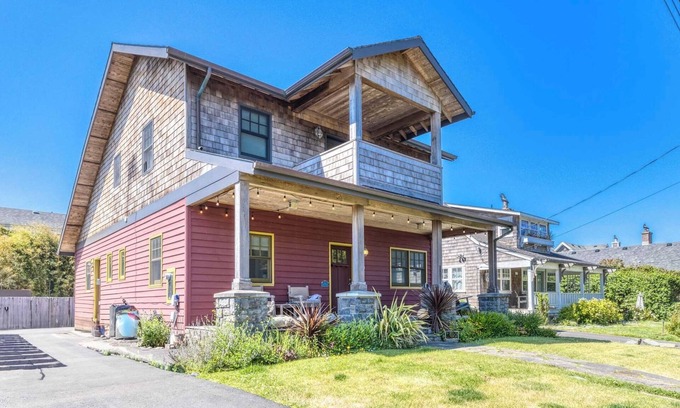 Cannon Beach House | Spacious Cannon Beach Home, Game Room, Fenced Backyard, Half Block to Beach!