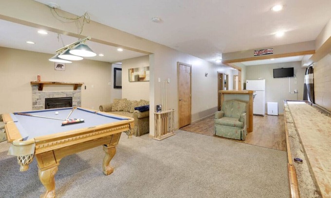 Briar Crest Woods House | Spacious Chalet | GameRoom, FirePit, Hot Tub!