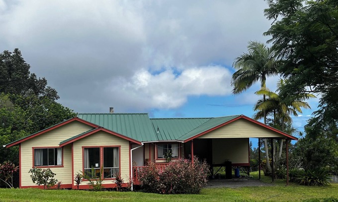 Papa House | Spacious charming private cottage on tropical Coffee Farm with ocean views