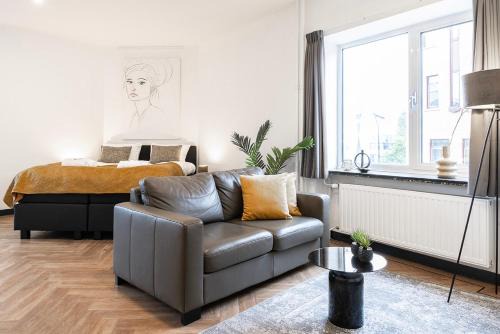 Centrum Apartment | Spacious City Loft With Balcony & High-speed Wi-fi