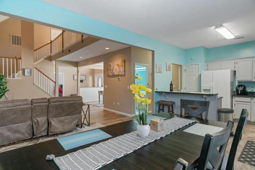 Savannah House | Spacious/Convenient 4 Bedrooms with PRIVATE POOL and enclosed PATIO