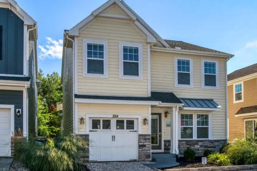 South Haven House | Spacious Dog-Friendly Getaway with Year-Round Pool & Hot Tub