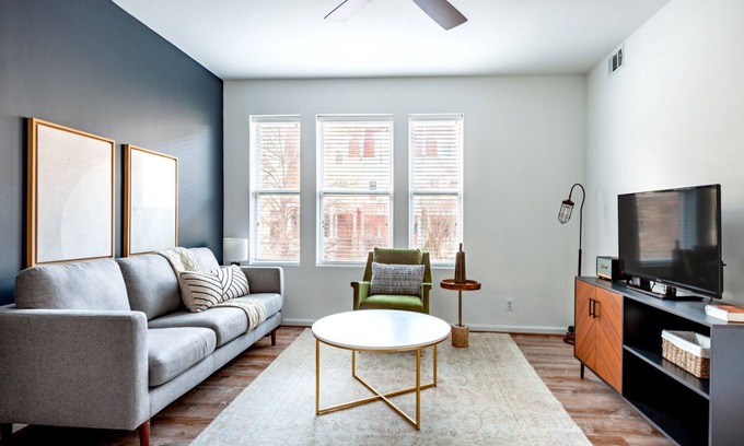 Adams Morgan Apartment | Spacious Dupont Circle 2BR nr. U Street & Glen's Market, by Blueground