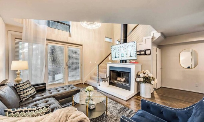 Old East Dallas Condo | Spacious executive loft with premium finishes, dining area, and work-friendly layout.