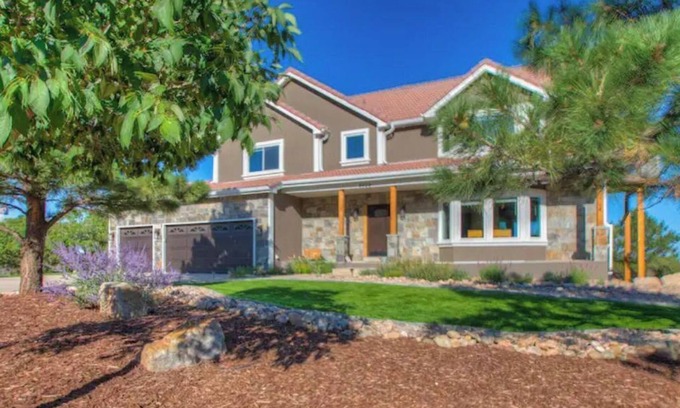 Mountain Shadows House | Spacious Family Retreat near USAFA & main attractions*HotTub*Gaming*Slps 14*WiFi
