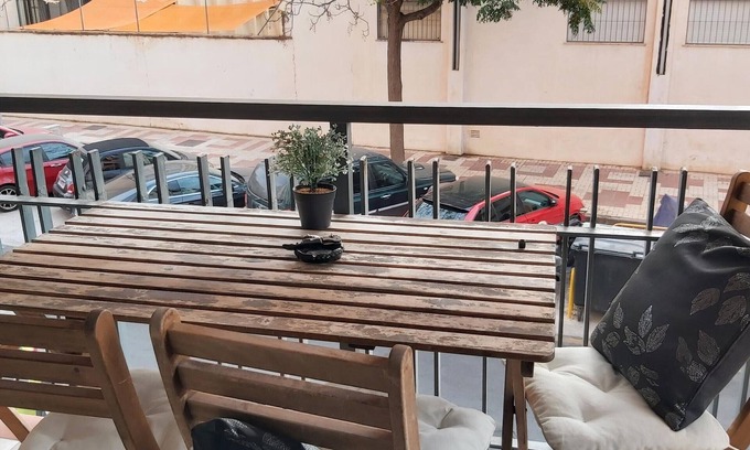 El Ejido Apartment | Spacious Family Apartment in Málaga, near historic center