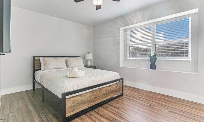 Central Southwest House | Spacious Family Getaway with Modern Comforts.