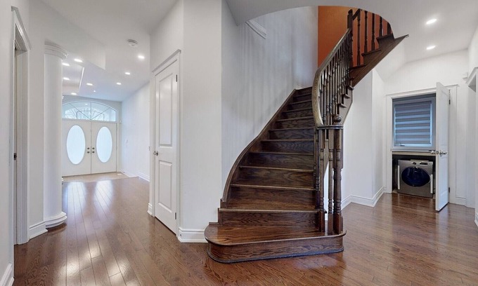 Brampton Apartment | Spacious Family Haven: Modern 4-bedroom Luxury Home