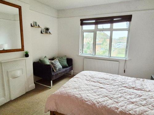 Bicester Apartment | Spacious Flat Near Train Station - By ShireStays